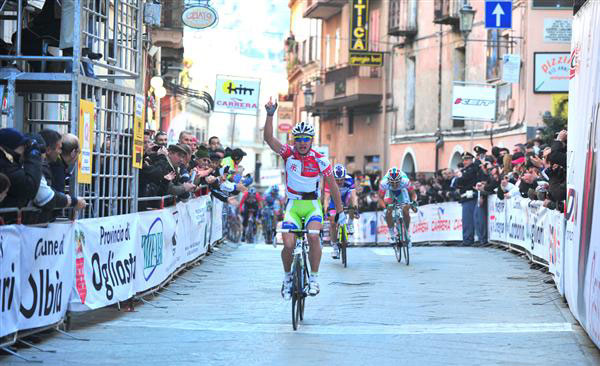 Peter Sagan wins stage 3